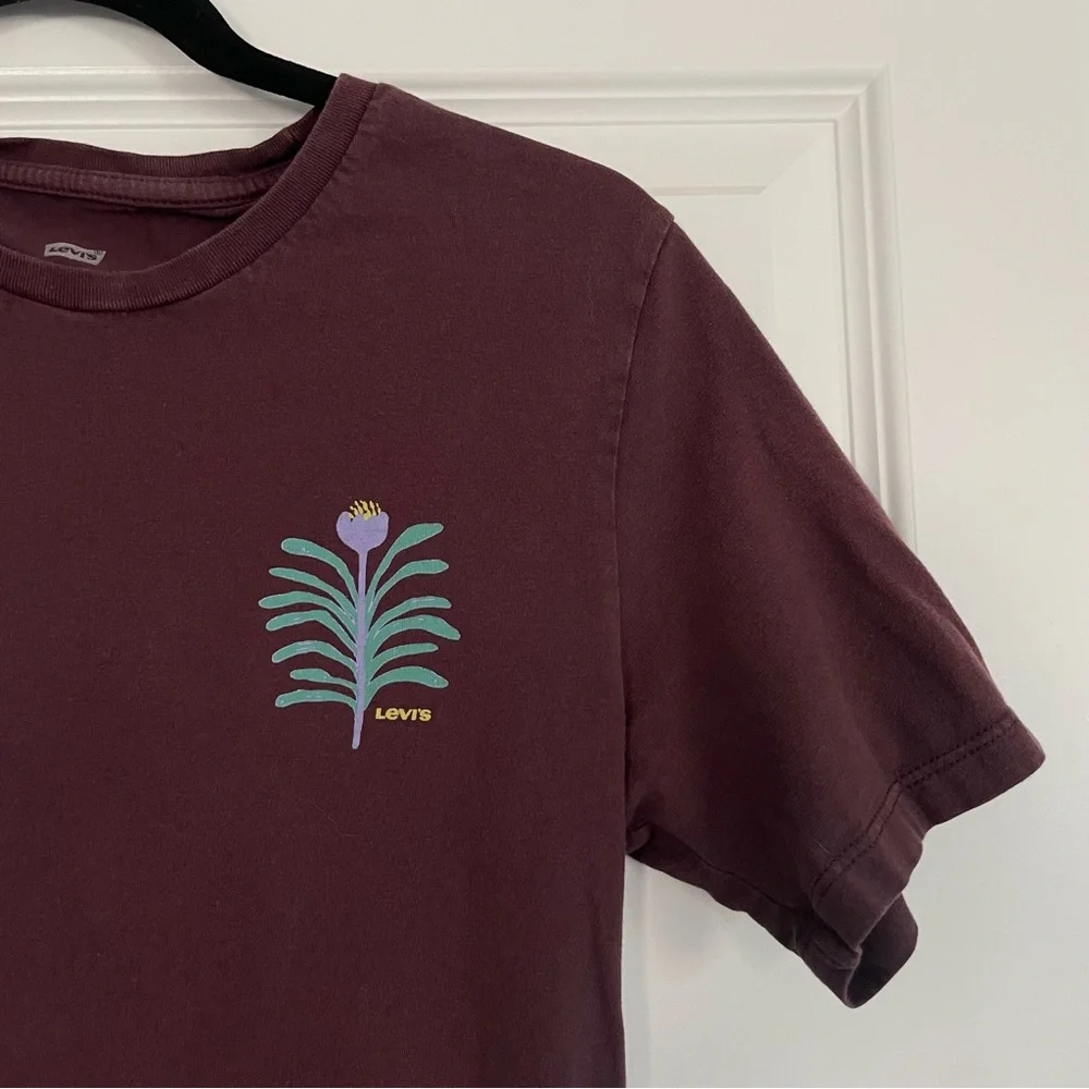 Levi's Burgundy Graphic Tee - Picture 3 of 6
